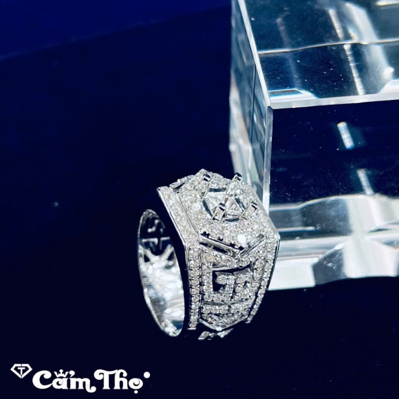 Nhẫn Kim Cương